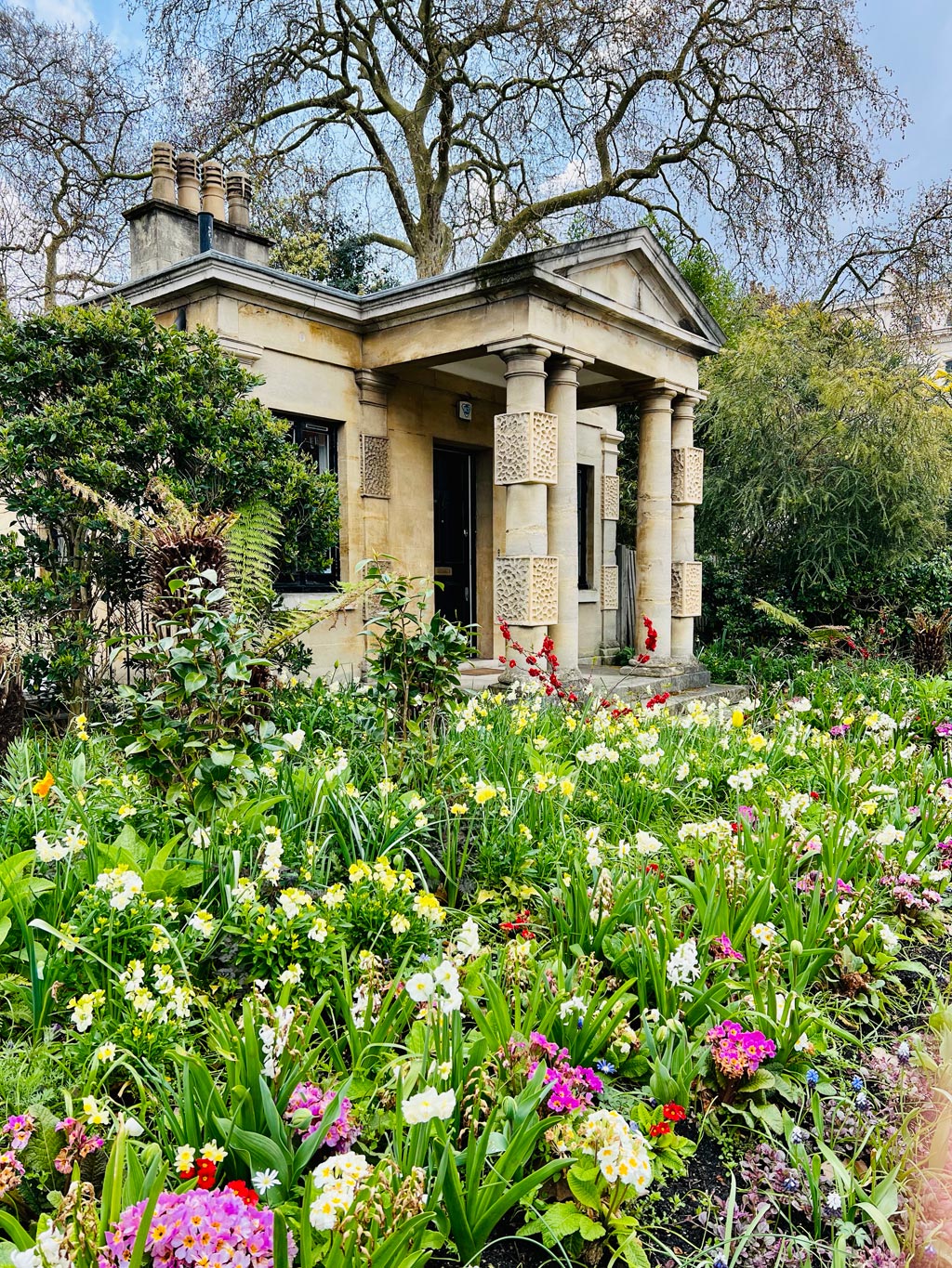 April 2023 | Alexandra Gate, Hyde Park in full bloom